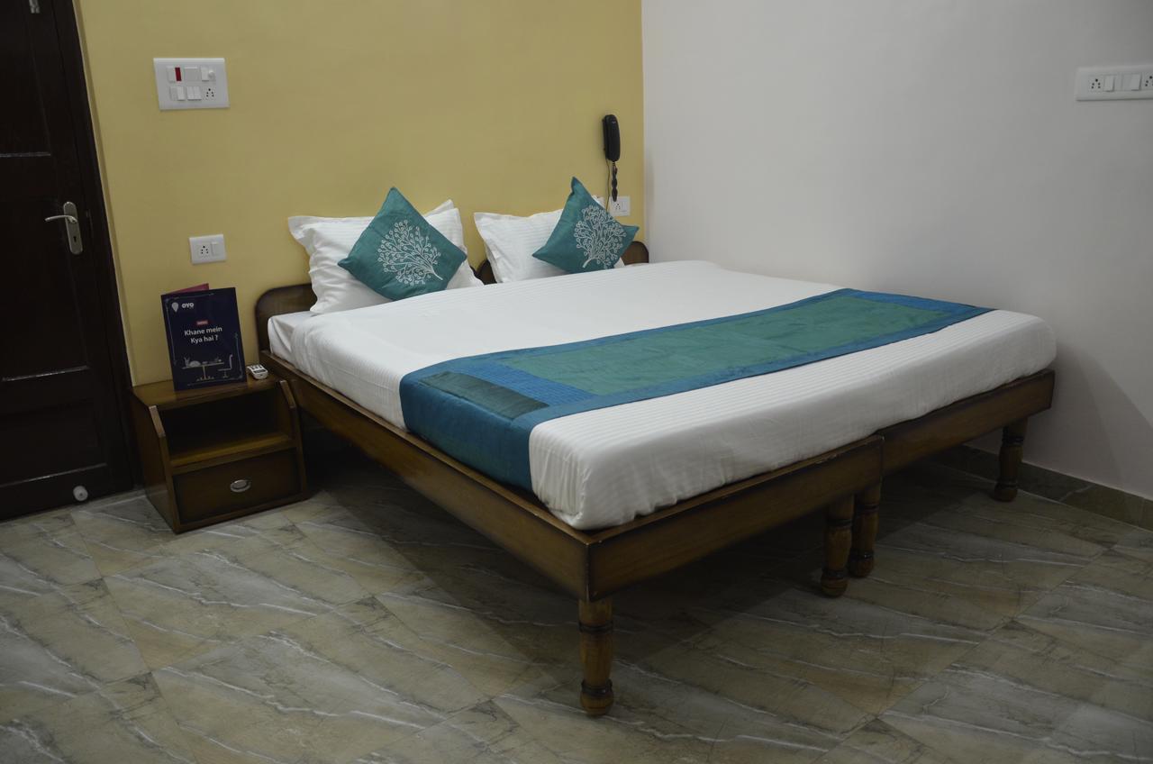 Oyo 7622 Varanasi Stays Eksteriør billede