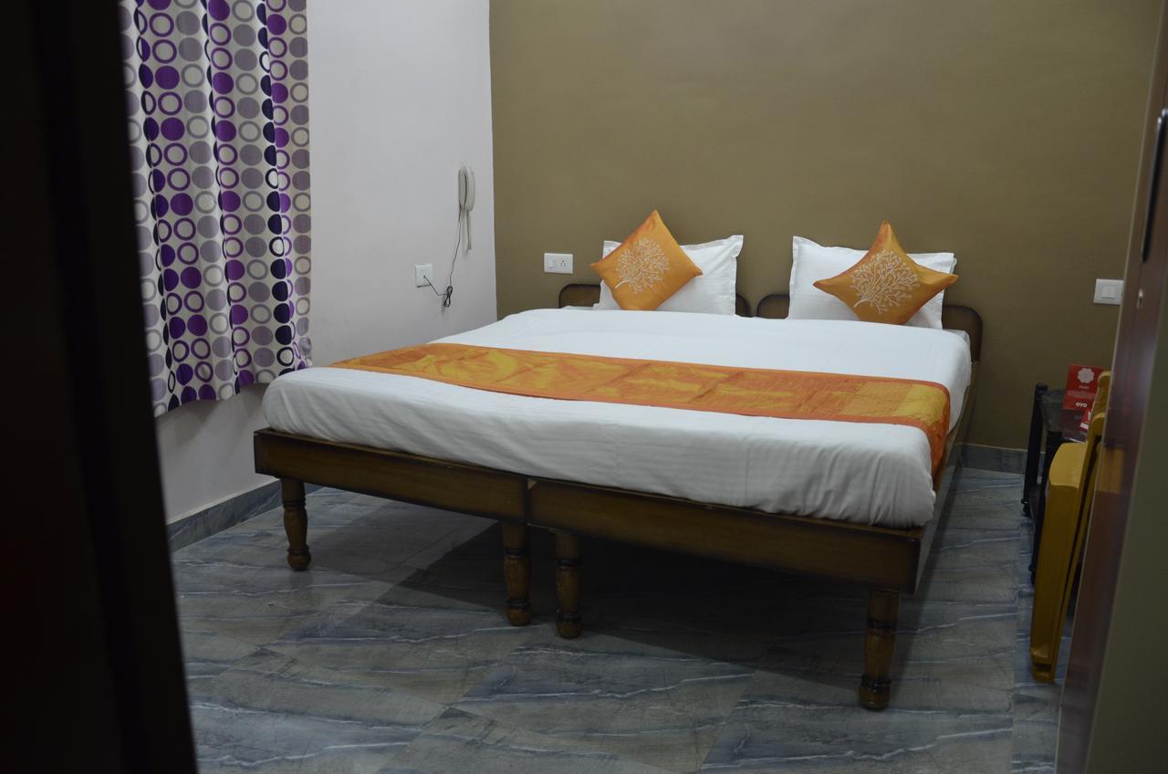 Oyo 7622 Varanasi Stays Eksteriør billede