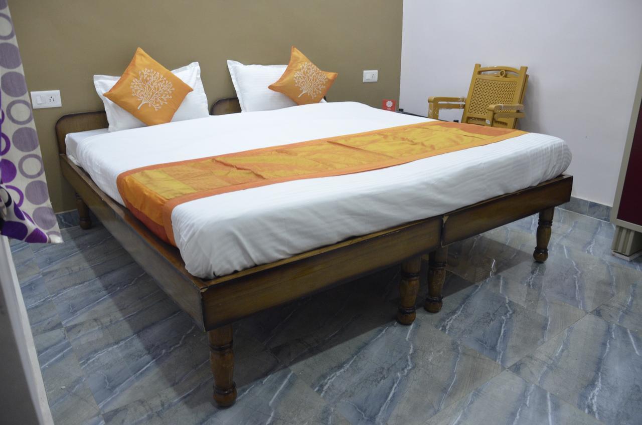 Oyo 7622 Varanasi Stays Eksteriør billede