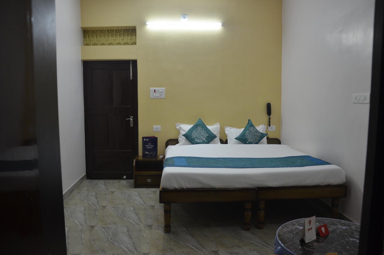 Oyo 7622 Varanasi Stays Eksteriør billede