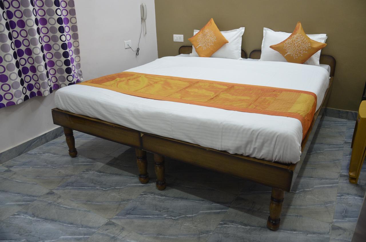 Oyo 7622 Varanasi Stays Eksteriør billede