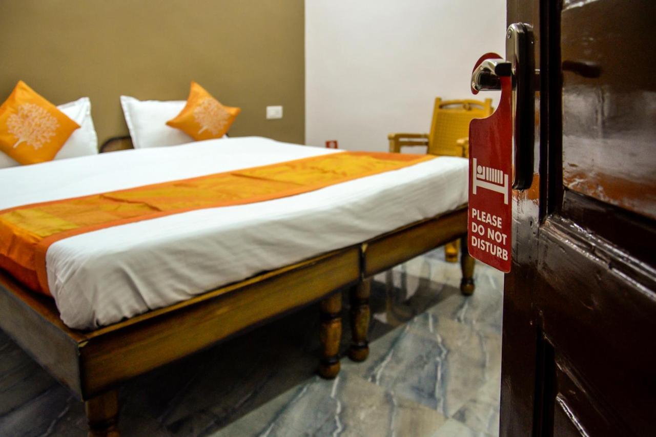 Oyo 7622 Varanasi Stays Eksteriør billede