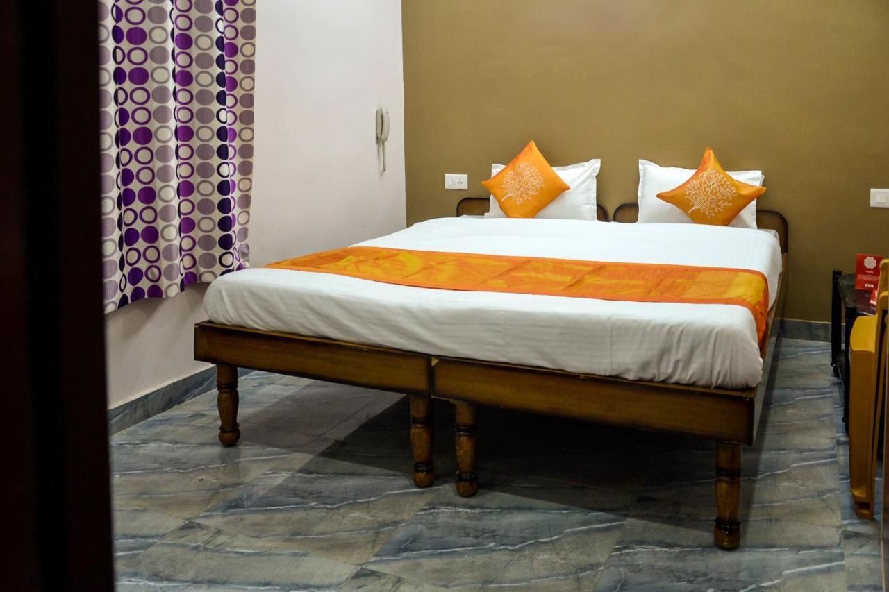 Oyo 7622 Varanasi Stays Eksteriør billede